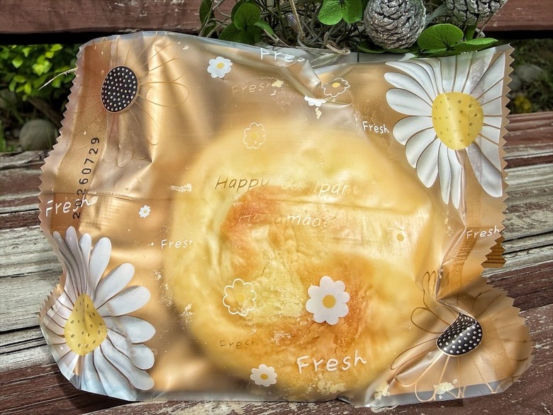 招牌裸蛋糕，特色太陽餅和創新檸檬蛋糕伴手禮禮盒，還有多款寶盒蛋糕、手工餅乾