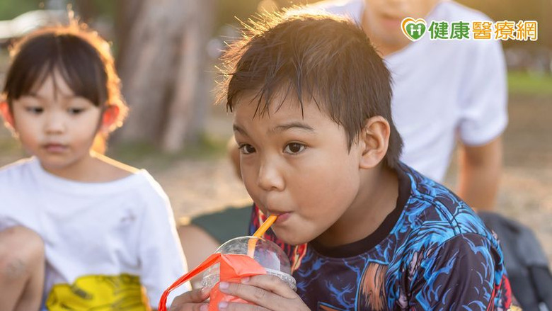 點我看大圖 孩子少吃還胖?許薰惠醫師:家庭環境比盲目節食更重要