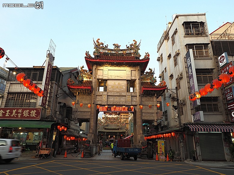 嘉義市立美術館、嘉義文化創意產業園區、嘉義城隍廟、嘉義市郵便局、文化路夜市，外掛美味可口的林聰明沙鍋魚頭、還有繁花似錦的臺南白河蓮花公園 — 2026 端午連假次日遊
