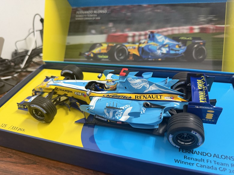 [開箱]F1 1/18 RENAULT R26 FERNANDO ALONSO 2006 CANADA GP