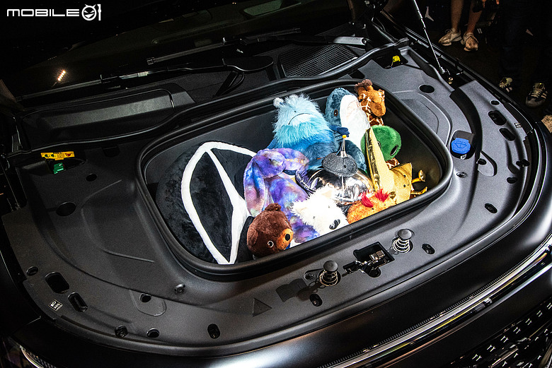 【採訪】預售價198萬元起，Mercedes-Benz全新純電GLB無預警現身！新年式GLE星耀版同步亮相！