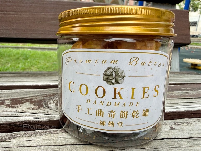 招牌裸蛋糕，特色太陽餅和創新檸檬蛋糕伴手禮禮盒，還有多款寶盒蛋糕、手工餅乾