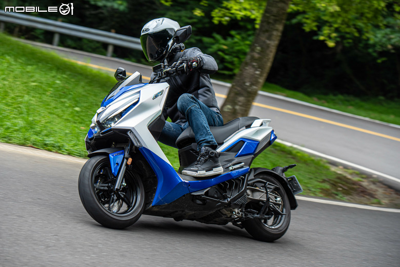 KYMCO CV-X45 單缸多功能跨界車正式亮相，搭載PTM系統、TFT儀表、定速、加溫握把一次到位！