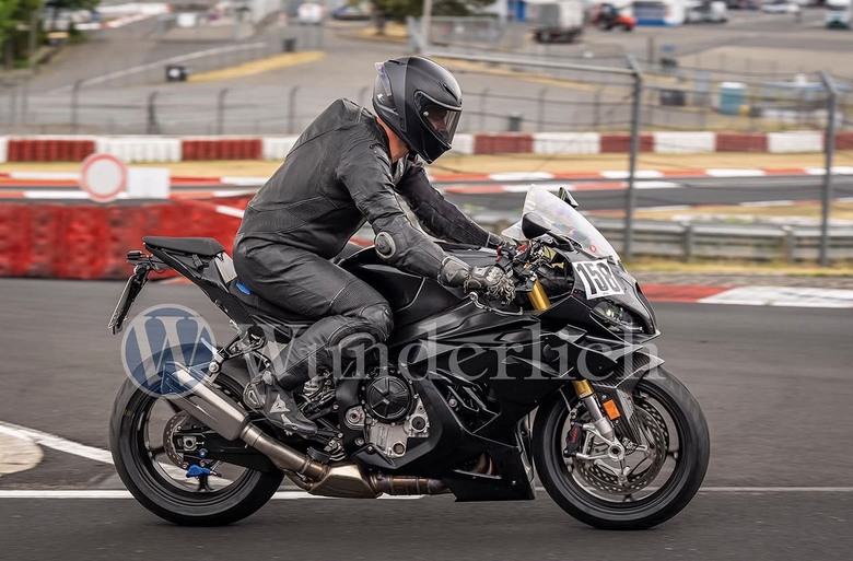 點我看大圖 BMW S1000RR大改款測試車首度曝光,承襲Concept RR基因,這也太清楚了吧!?