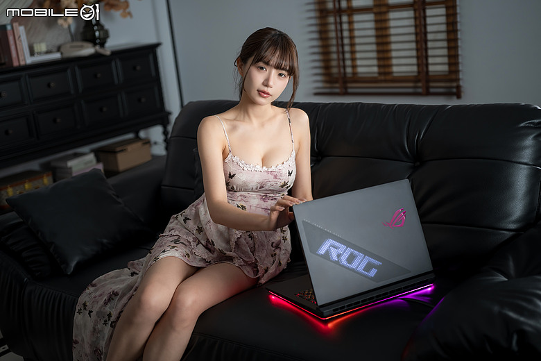 ROG Strix SCAR 18 (2026) G835｜升級 4K 240Hz 面板、全規格攻頂，再創電競機皇新標竿！