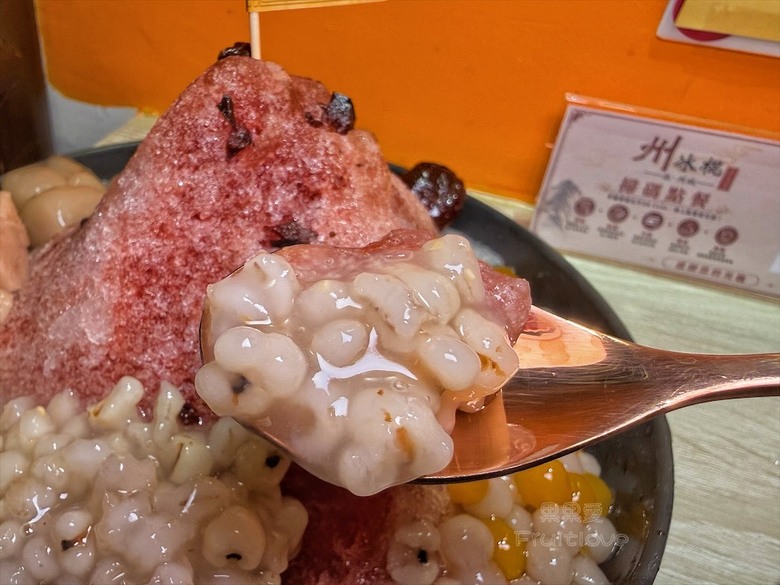 自製三款剉冰糖水，還有懷舊冰袋、飲料、冰棒與古早味滷肉飯