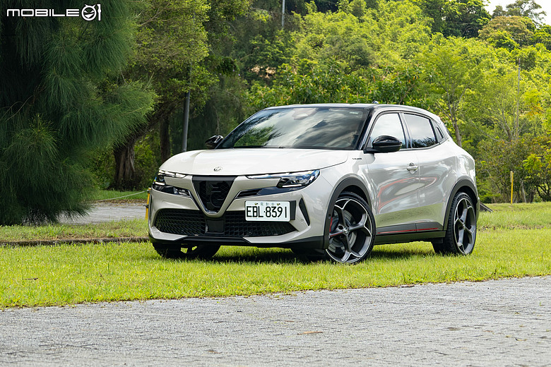 Alfa Romeo Junior Elettrica 試駕｜純電卻有靈活操控，不只帥還很快！