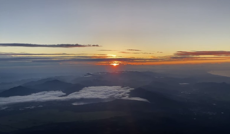 擱一擺雨中完登日本之顛-富士山