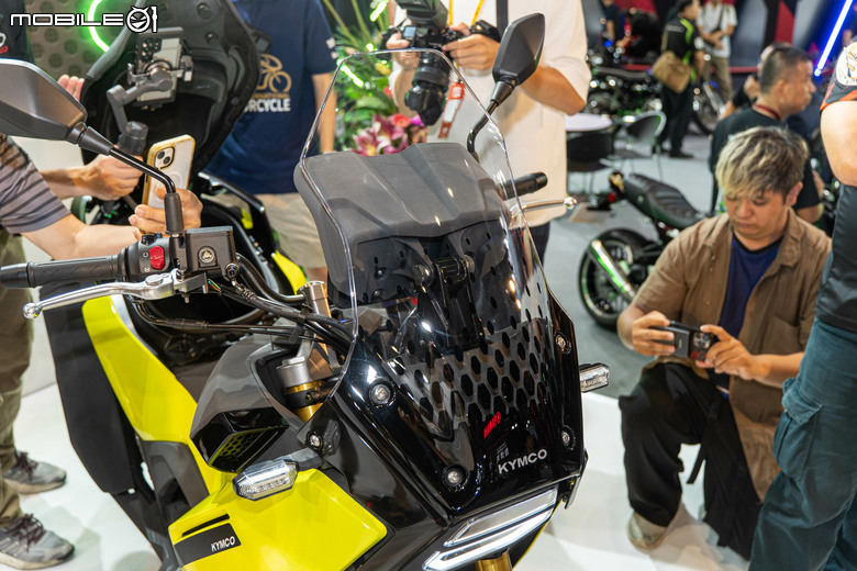 點我看大圖 KYMCO CV-X45 單缸多功能跨界車正式亮相,搭載PTM系統、TFT儀表、定速、加溫握把一次到位!