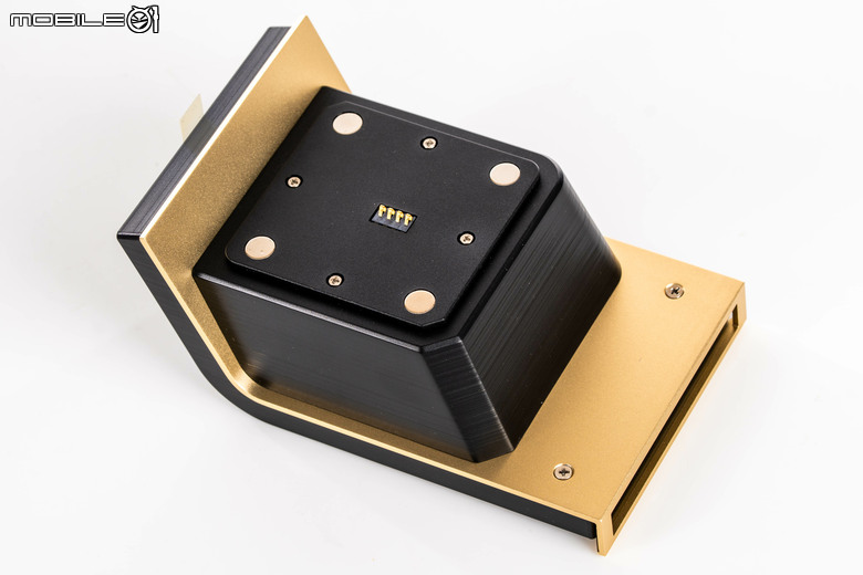 微星 MEG CORELIQUID E15 AIO 水冷散熱器開箱實測 在華麗身形內蘊涵高效散熱性能