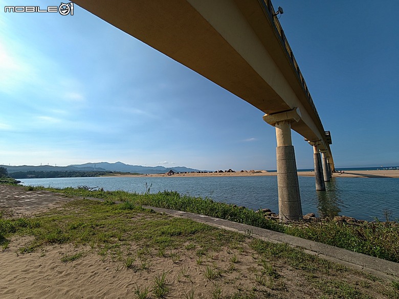 沙灘皮克敏探索之新北市篇 — 萬里海水浴場、金山中角、貢寮福隆海水浴場、石門白沙灣、三芝淺水灣、淡水沙崙、淡江大橋,還有Bossa Nova巴莎諾瓦海景餐廳與依海廚房之吃吃喝喝