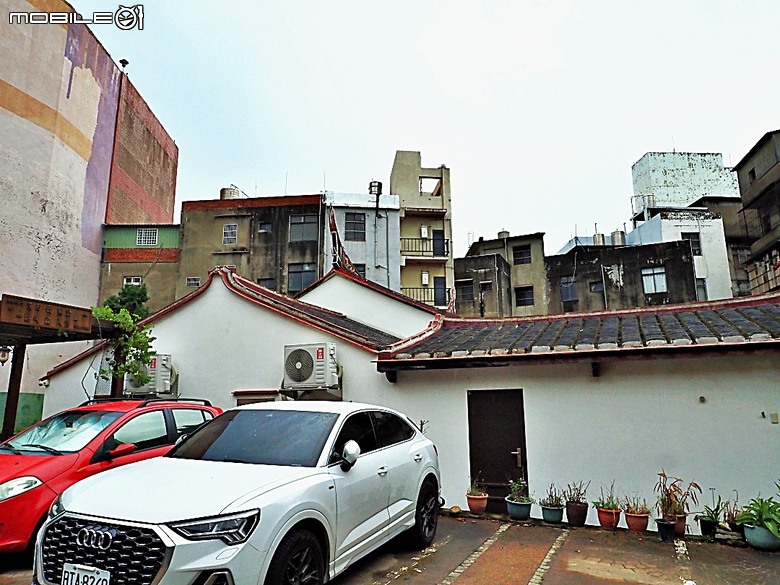 竹北新瓦屋客家文化保存區、采田福地、竹北泉州厝汾陽堂、東平問禮堂、竹北福佑宮(十三伯公)、蓮華寺、附掛美食之一浪拉麵 — 竹北一日雨中散策