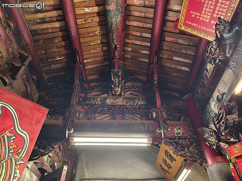 竹北新瓦屋客家文化保存區、采田福地、竹北泉州厝汾陽堂、東平問禮堂、竹北福佑宮(十三伯公)、蓮華寺、附掛美食之一浪拉麵 — 竹北一日雨中散策