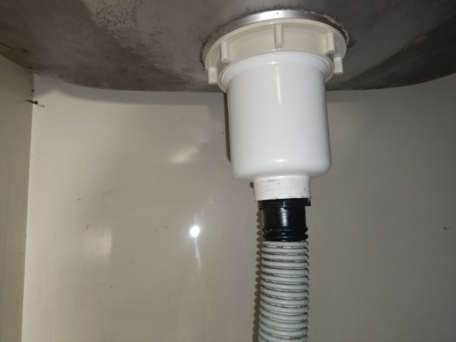流理臺更換提籠，最後可以用電火布纏繞排水管嗎？