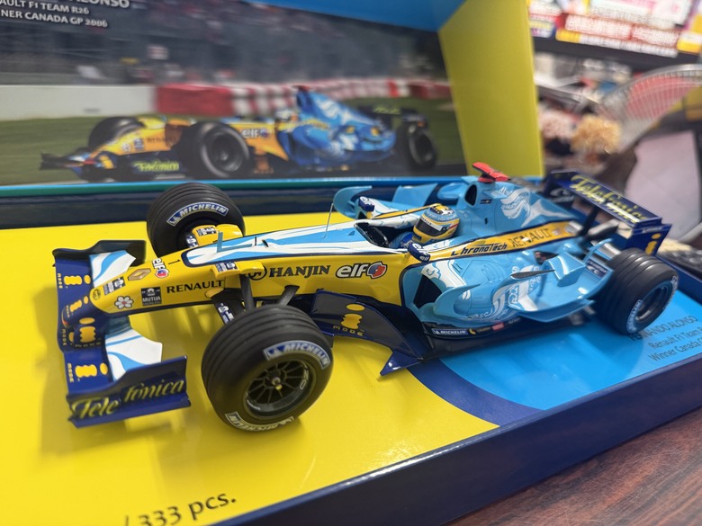 [開箱]F1 1/18 RENAULT R26 FERNANDO ALONSO 2006 CANADA GP