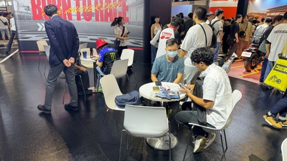 2026 台北重機展 颱風天過後衝 YAMAHA 搶看 XSR155，14.8萬展場價配年底交車真的太香！