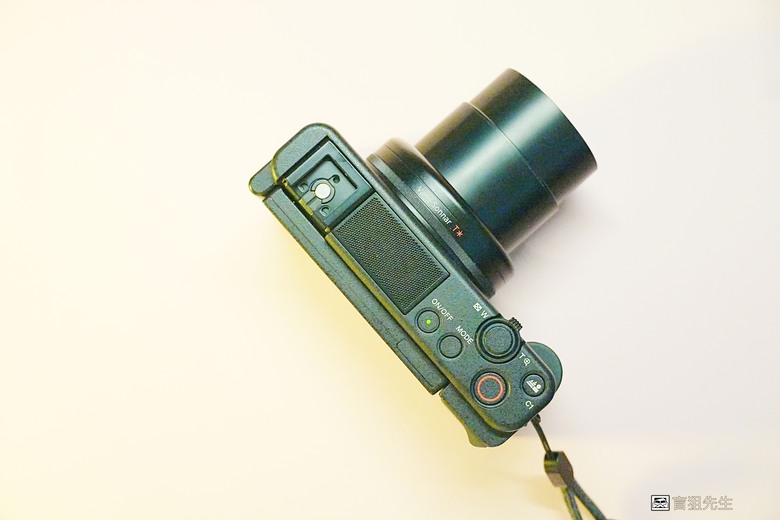 【盲狙先生傳124】SONY ZV-1 & ZV-1M2 | ❤️旅人的觀景小列車❤️ 輕巧方便的旅拍\生活紀錄vLog機，只能二選一你的決定?