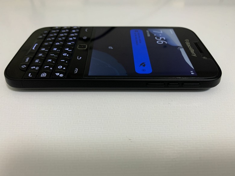 BlackBerry Classic Zinwa Q25 純黑色-石墨黑|黑夜裡點亮世界的經典