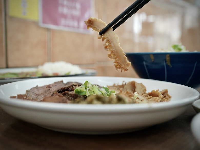 【食記】雲林美食推薦|牛三寶滷味拼盤是隱藏主場,牛腱滷透、牛筋軟Q、牛肚留蜂巢紋,一盤三種口感
