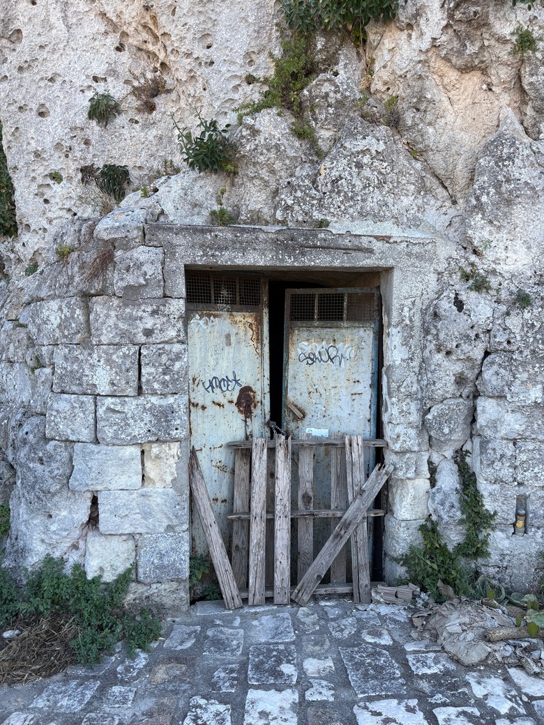 點我看大圖 意大利🇮🇹Bari巴里港之旅第一天,到達Matera馬泰拉古城