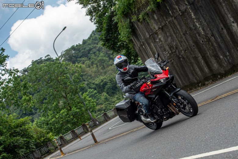 HONDA CB1000 GT 試駕｜不再做選擇，四缸、電懸、運動、舒適我全都要！