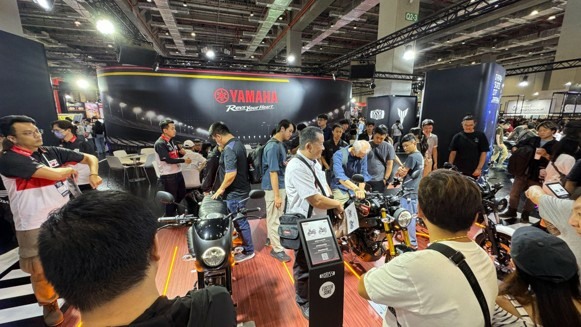 2026 台北重機展 颱風天過後衝 YAMAHA 搶看 XSR155，14.8萬展場價配年底交車真的太香！