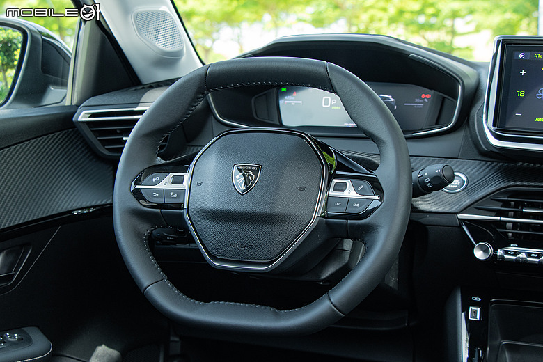 Peugeot 208 小改款試駕|不只賣浪漫情懷,更要用豐富內涵留住你的愛!