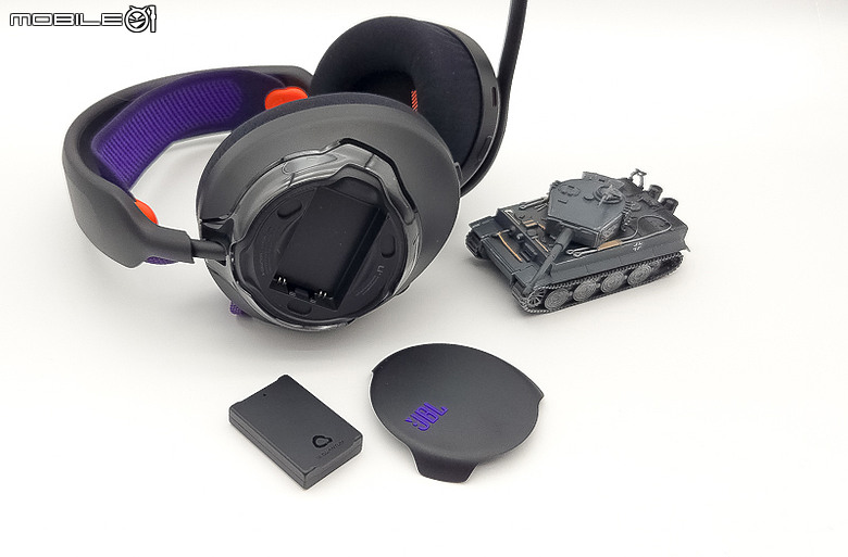 點我看大圖 【北極熊開箱】碳纖維動圈與空間聲學的純粹展現 - JBL Quantum 650 (加映950)