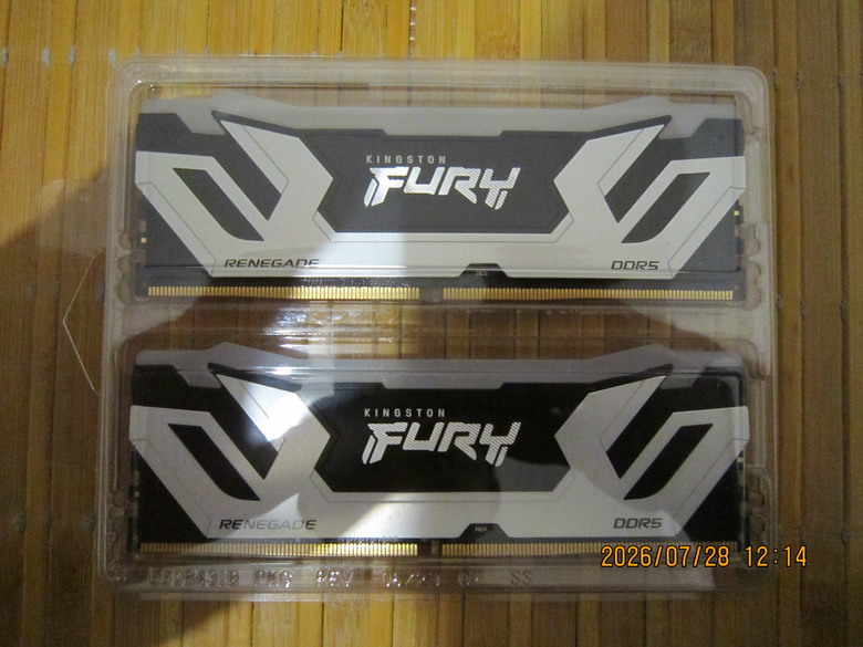Kingston 金士頓 FURY Renegade反叛者 DDR5-8400 48GB(24GBx2)RGB桌上型超頻記憶體-黑(KF584CU40RSAK2-48)CUDIMM記憶體開箱分享與測試