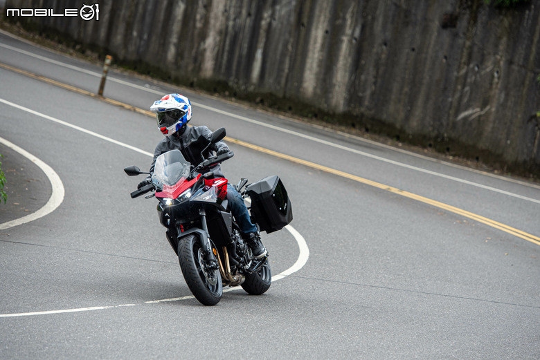 HONDA CB1000 GT 試駕｜不再做選擇，四缸、電懸、運動、舒適我全都要！