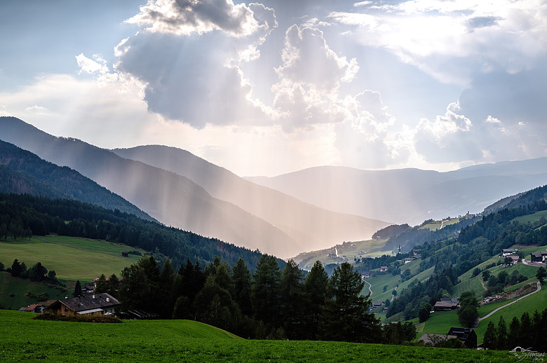 點我看大圖 2024瑞士義大利山脈之旅之19、0827 Panorama di Santa Maddalena富內斯山谷