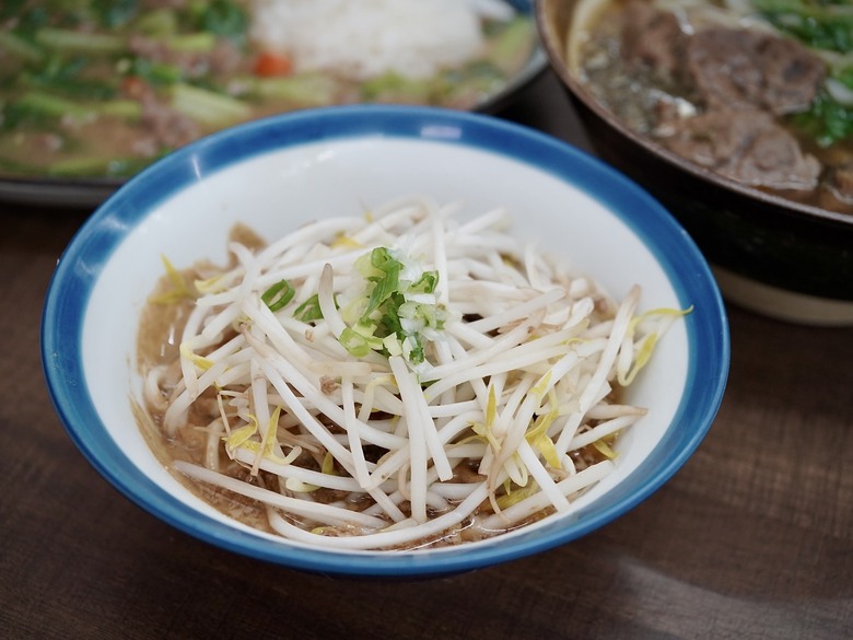 【食記】雲林美食推薦|牛三寶滷味拼盤是隱藏主場,牛腱滷透、牛筋軟Q、牛肚留蜂巢紋,一盤三種口感