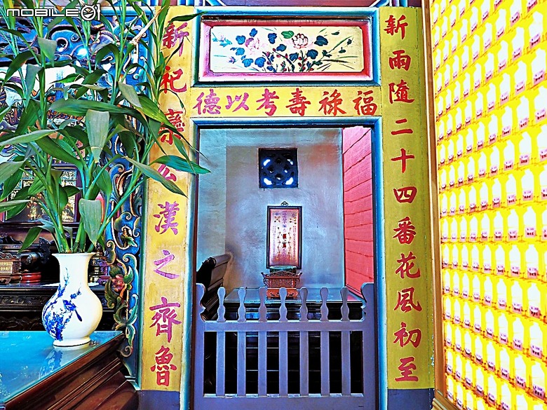竹北新瓦屋客家文化保存區、采田福地、竹北泉州厝汾陽堂、東平問禮堂、竹北福佑宮(十三伯公)、蓮華寺、附掛美食之一浪拉麵 — 竹北一日雨中散策