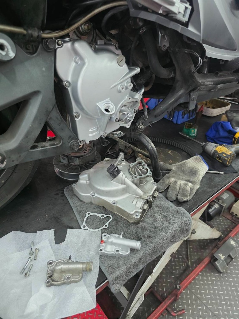 SYM GTS300i 水泵漏水維修紀錄 & 傳動整理