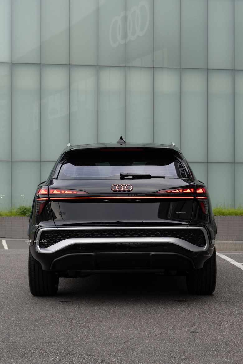 交車分享｜Audi Q3 TFSI quattro 150kW S line｜金屬神迷黑・Mythos Black・0E