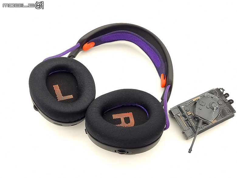 點我看大圖 【北極熊開箱】碳纖維動圈與空間聲學的純粹展現 - JBL Quantum 650 (加映950)