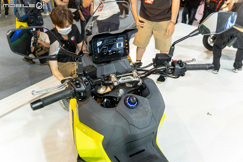點我看大圖 KYMCO CV-X45 單缸多功能跨界車正式亮相,搭載PTM系統、TFT儀表、定速、加溫握把一次到位!