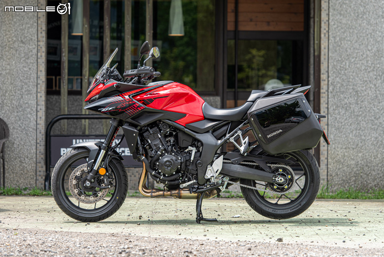 HONDA CB1000 GT 試駕｜不再做選擇，四缸、電懸、運動、舒適我全都要！