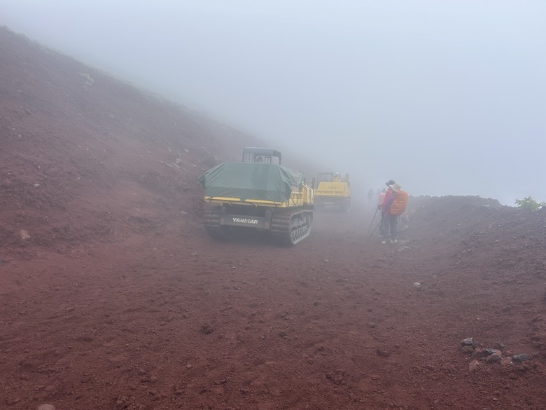 擱一擺雨中完登日本之顛-富士山