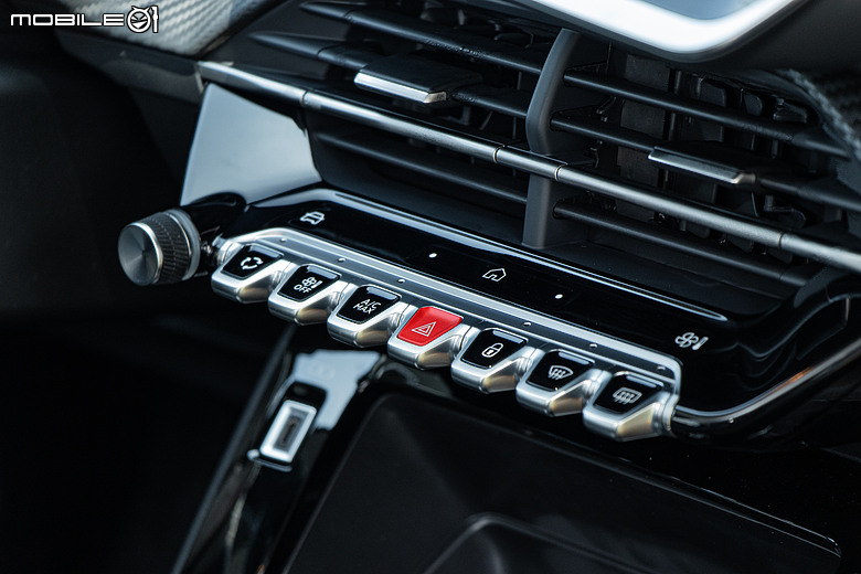 Peugeot 208 小改款試駕|不只賣浪漫情懷,更要用豐富內涵留住你的愛!