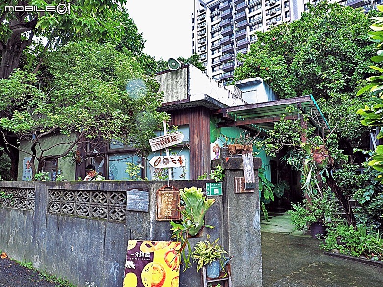 竹北新瓦屋客家文化保存區、采田福地、竹北泉州厝汾陽堂、東平問禮堂、竹北福佑宮(十三伯公)、蓮華寺、附掛美食之一浪拉麵 — 竹北一日雨中散策