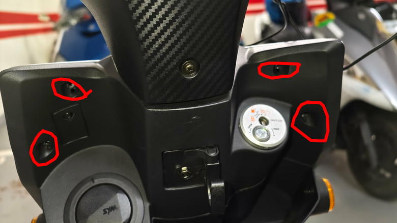 DIY 4k(偽)機車行車紀錄器+car play車機+usb充電器安裝
