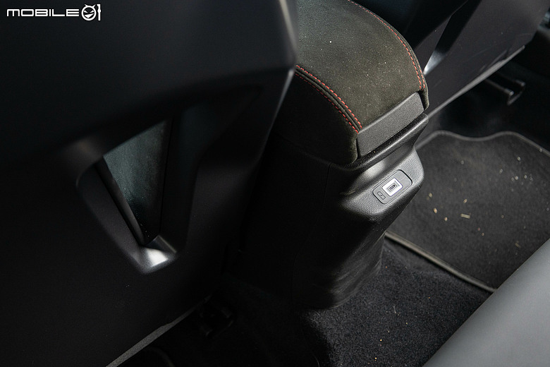 Alfa Romeo Junior Elettrica 試駕｜純電卻有靈活操控，不只帥還很快！