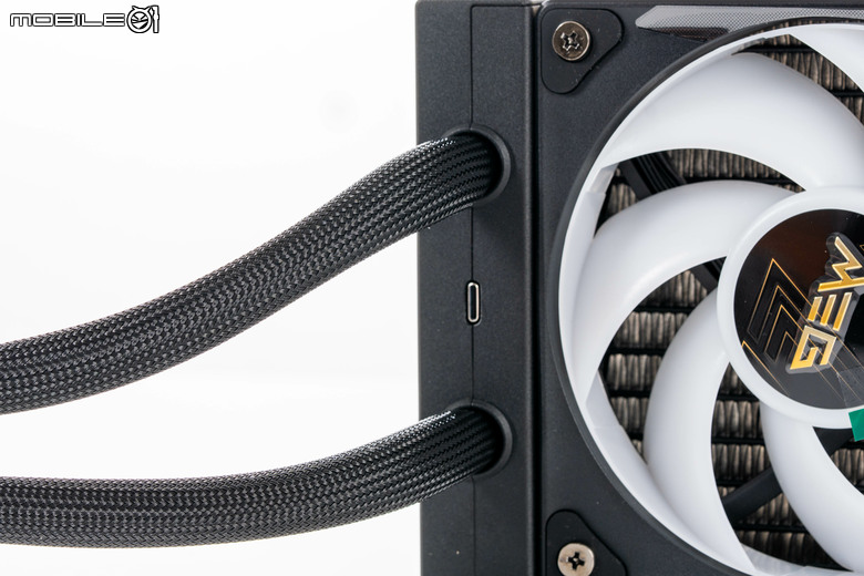 微星 MEG CORELIQUID E15 AIO 水冷散熱器開箱實測 在華麗身形內蘊涵高效散熱性能