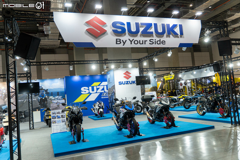 點我看大圖 SUZUKI 休旅新星 SV-7GX 跨界登場,DR-Z4S魔物獵人聯名版展場現身,韓籍啦啦隊員海莉現身互動!