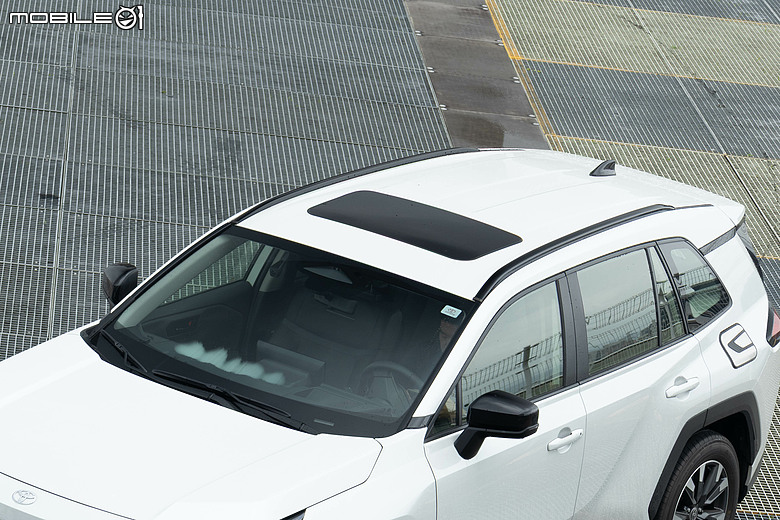 油電車的日韓對決|Toyota RAV4、Kia Sportage 雙車評測以及百公里油耗測試!