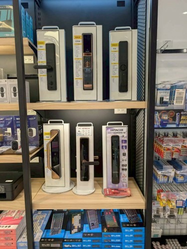 買電子鎖不盲從！日立電子鎖特力屋、全國、燦坤、百貨、電子鎖專門店就近體驗分享