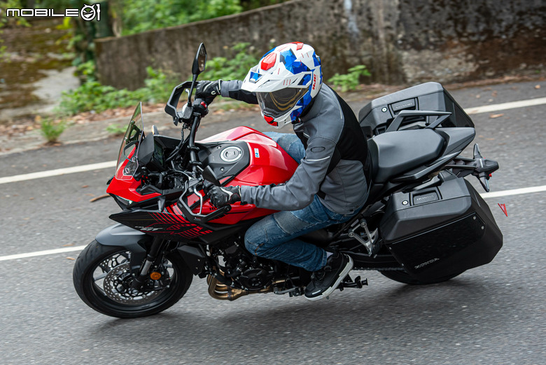 HONDA CB1000 GT 試駕｜不再做選擇，四缸、電懸、運動、舒適我全都要！