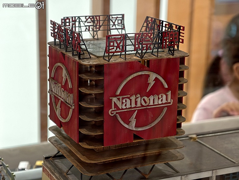 2026年懷舊鐵道場景模型展 in SOGO天母店，附掛吃吃喝喝之 魚君 さかなくん 天母SOGO店之週三鮭魚迴游日半價活動