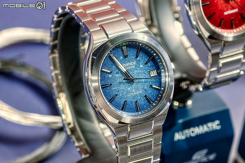CASIO EDIFICE EFK-200 萬元級「鍛造碳纖維」機械錶發表，同場直擊優化版 EFK-110D！